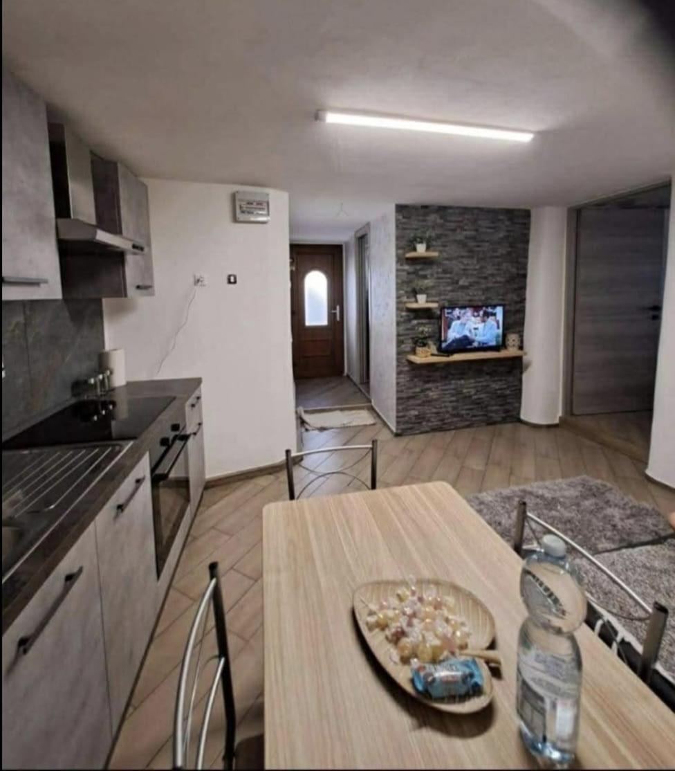 Casa Jasmina Lägenhet Mezzano Exteriör bild
