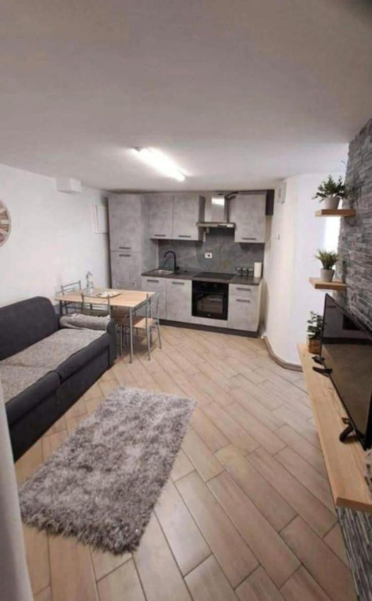 Casa Jasmina Lägenhet Mezzano Exteriör bild